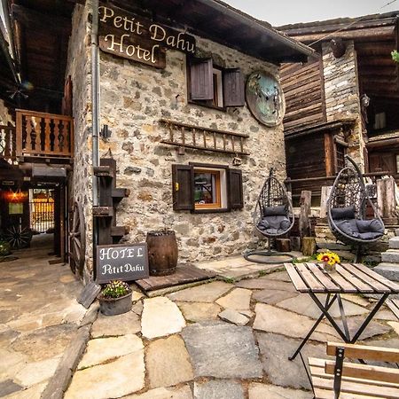 Hotel Petit Dahu - Chambres Et Restaurant Cogne Dış mekan fotoğraf