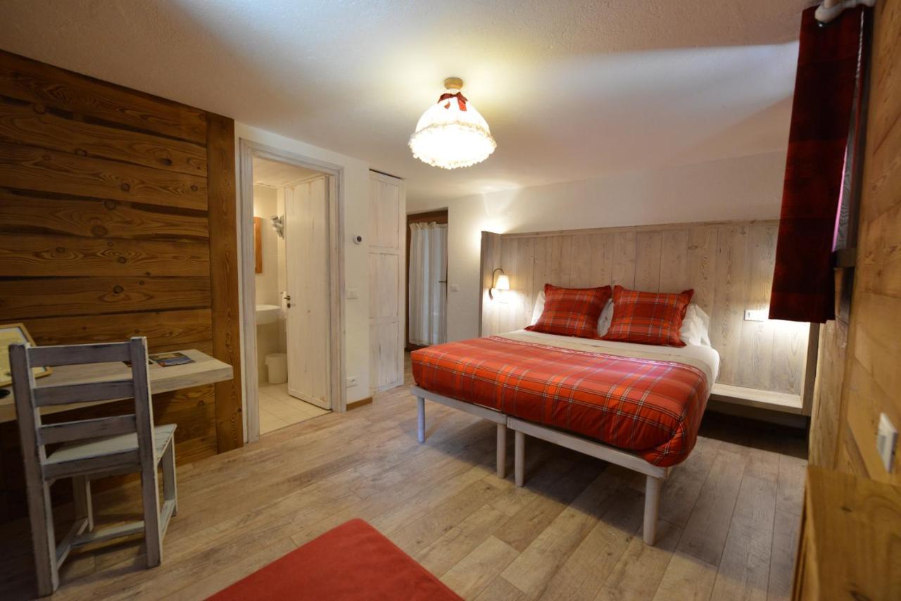 Hotel Petit Dahu - Chambres Et Restaurant Cogne Dış mekan fotoğraf