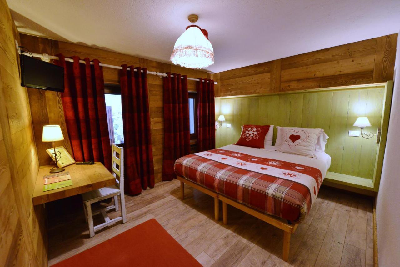Hotel Petit Dahu - Chambres Et Restaurant Cogne Dış mekan fotoğraf