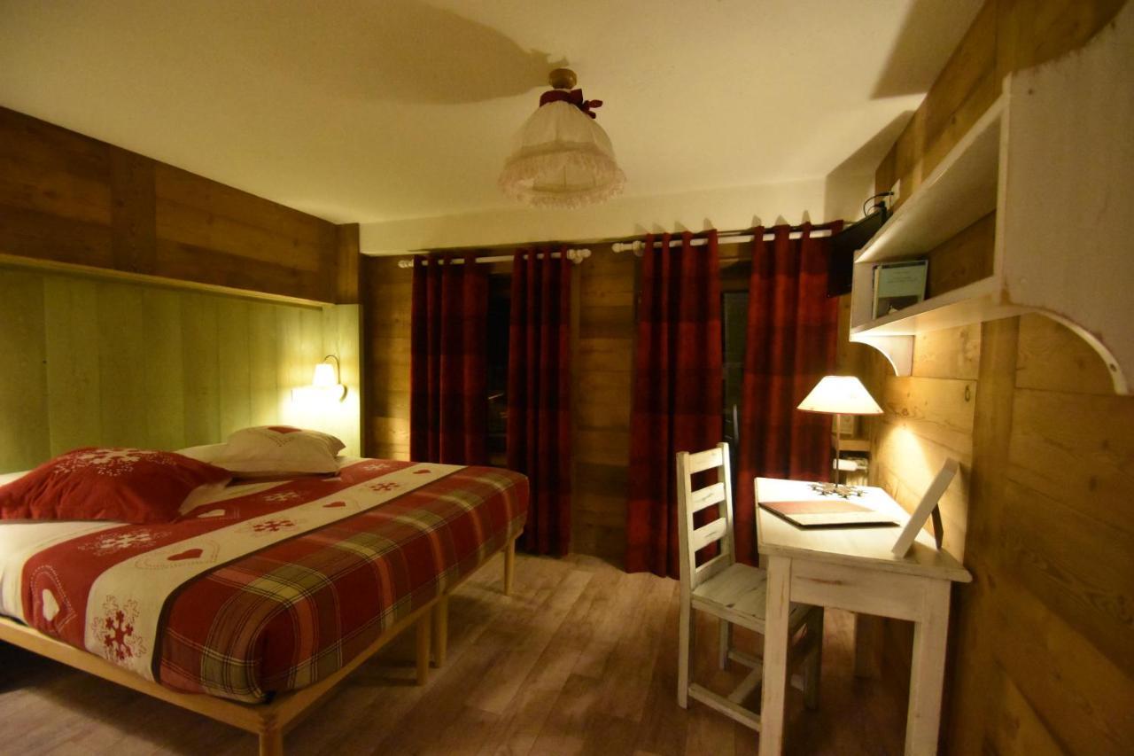 Hotel Petit Dahu - Chambres Et Restaurant Cogne Dış mekan fotoğraf