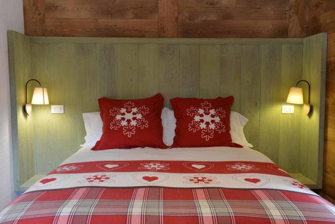 Hotel Petit Dahu - Chambres Et Restaurant Cogne Dış mekan fotoğraf