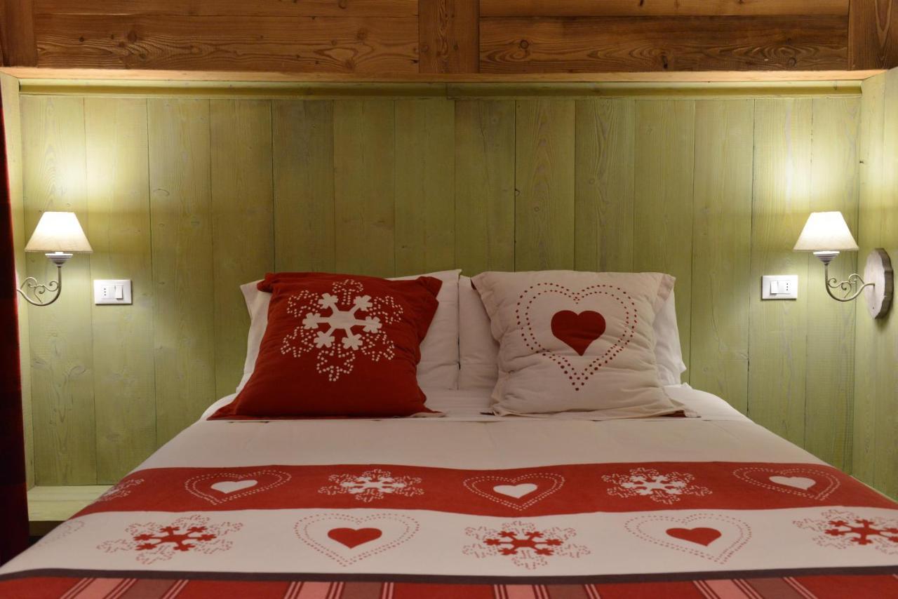 Hotel Petit Dahu - Chambres Et Restaurant Cogne Dış mekan fotoğraf