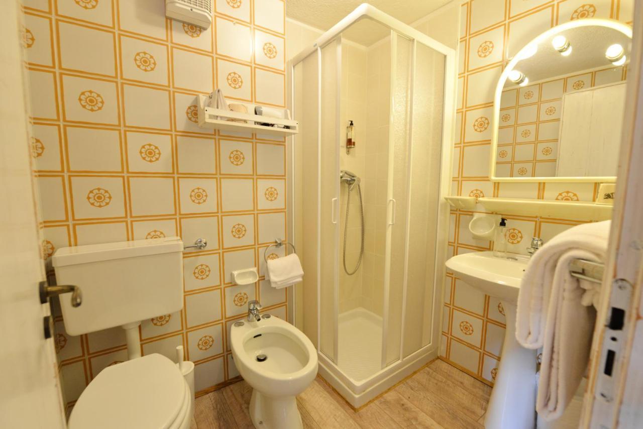 Hotel Petit Dahu - Chambres Et Restaurant Cogne Dış mekan fotoğraf