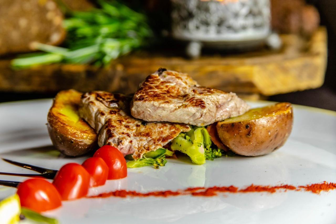 Hotel Petit Dahu - Chambres Et Restaurant Cogne Dış mekan fotoğraf