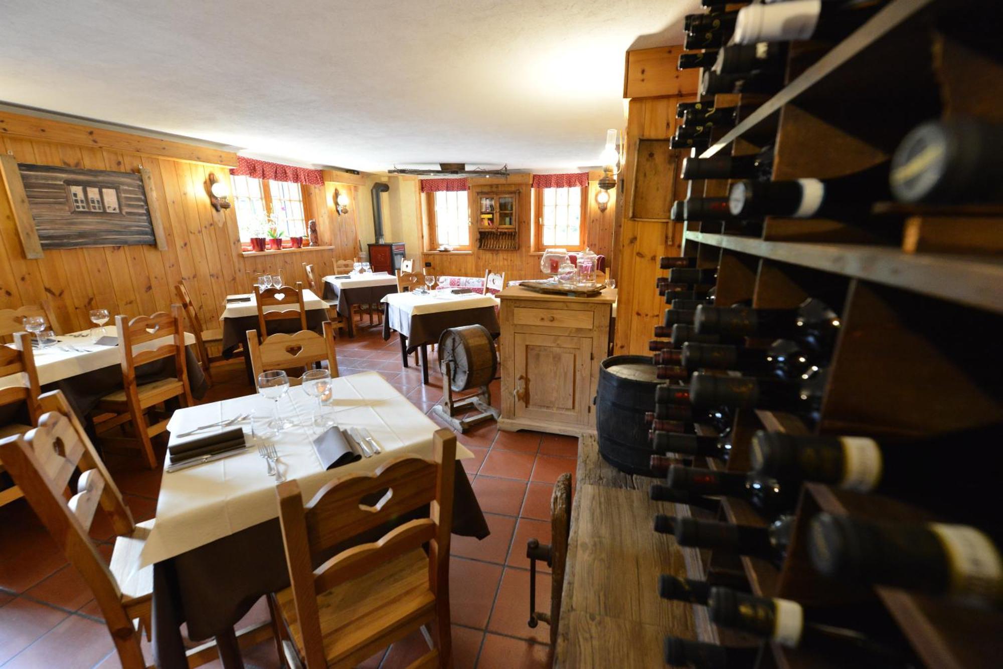 Hotel Petit Dahu - Chambres Et Restaurant Cogne Dış mekan fotoğraf