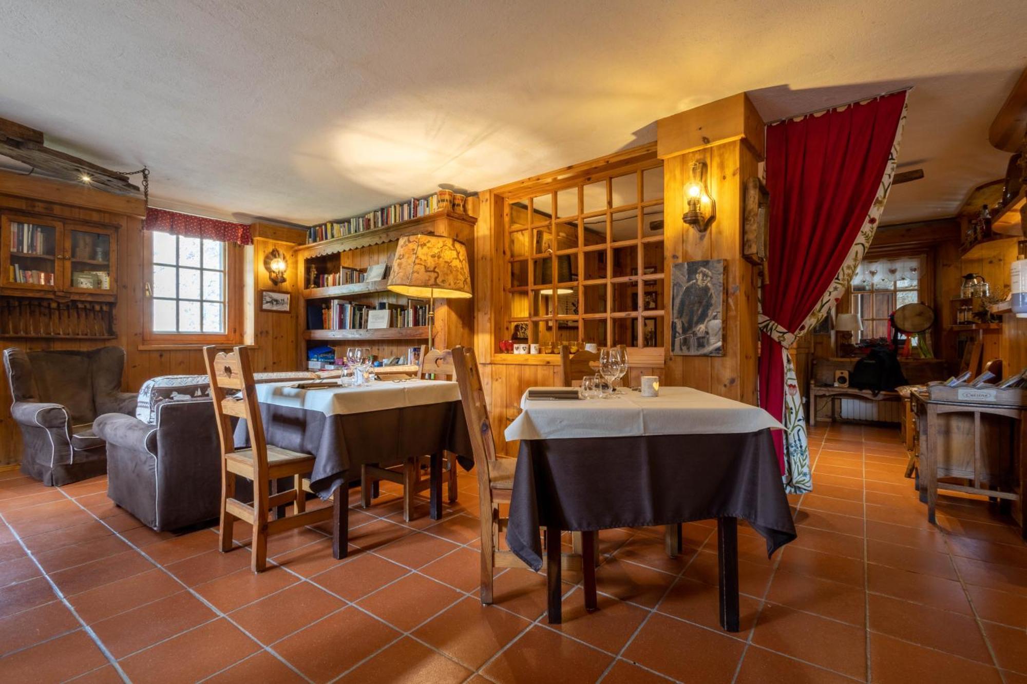 Hotel Petit Dahu - Chambres Et Restaurant Cogne Dış mekan fotoğraf