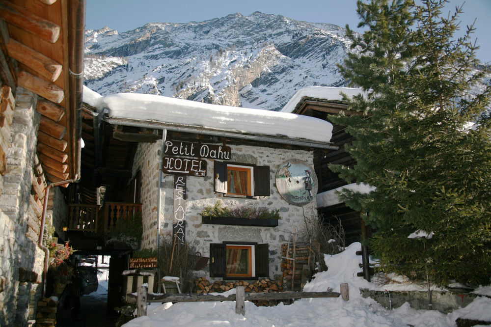 Hotel Petit Dahu - Chambres Et Restaurant Cogne Dış mekan fotoğraf
