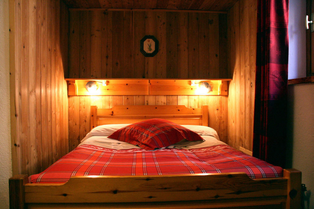 Hotel Petit Dahu - Chambres Et Restaurant Cogne Dış mekan fotoğraf