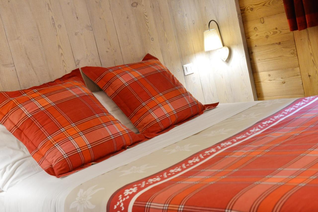 Hotel Petit Dahu - Chambres Et Restaurant Cogne Dış mekan fotoğraf