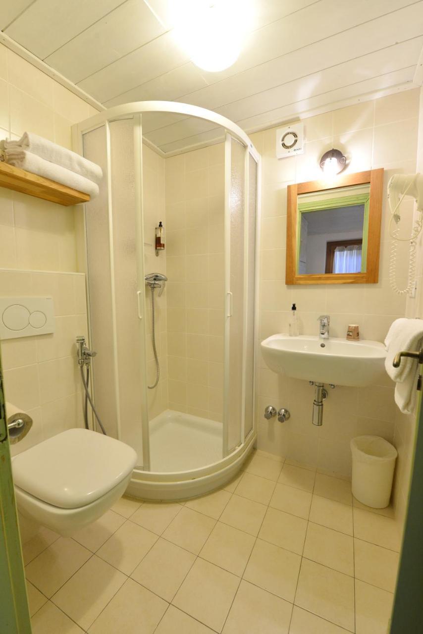 Hotel Petit Dahu - Chambres Et Restaurant Cogne Dış mekan fotoğraf