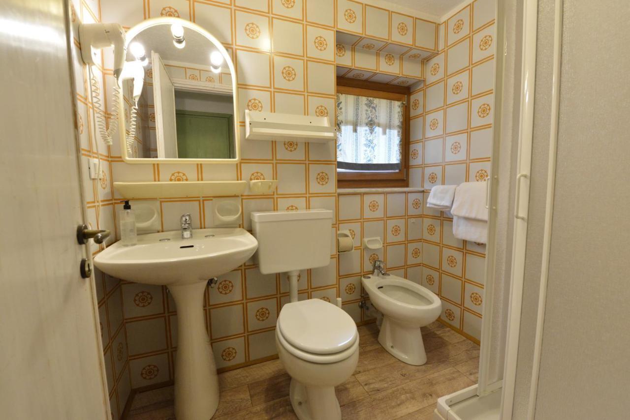 Hotel Petit Dahu - Chambres Et Restaurant Cogne Dış mekan fotoğraf