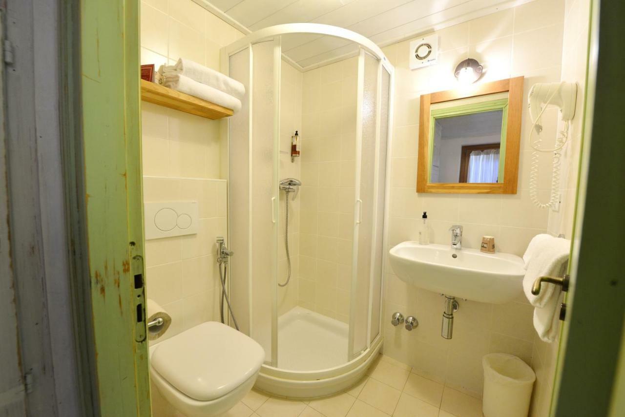 Hotel Petit Dahu - Chambres Et Restaurant Cogne Dış mekan fotoğraf